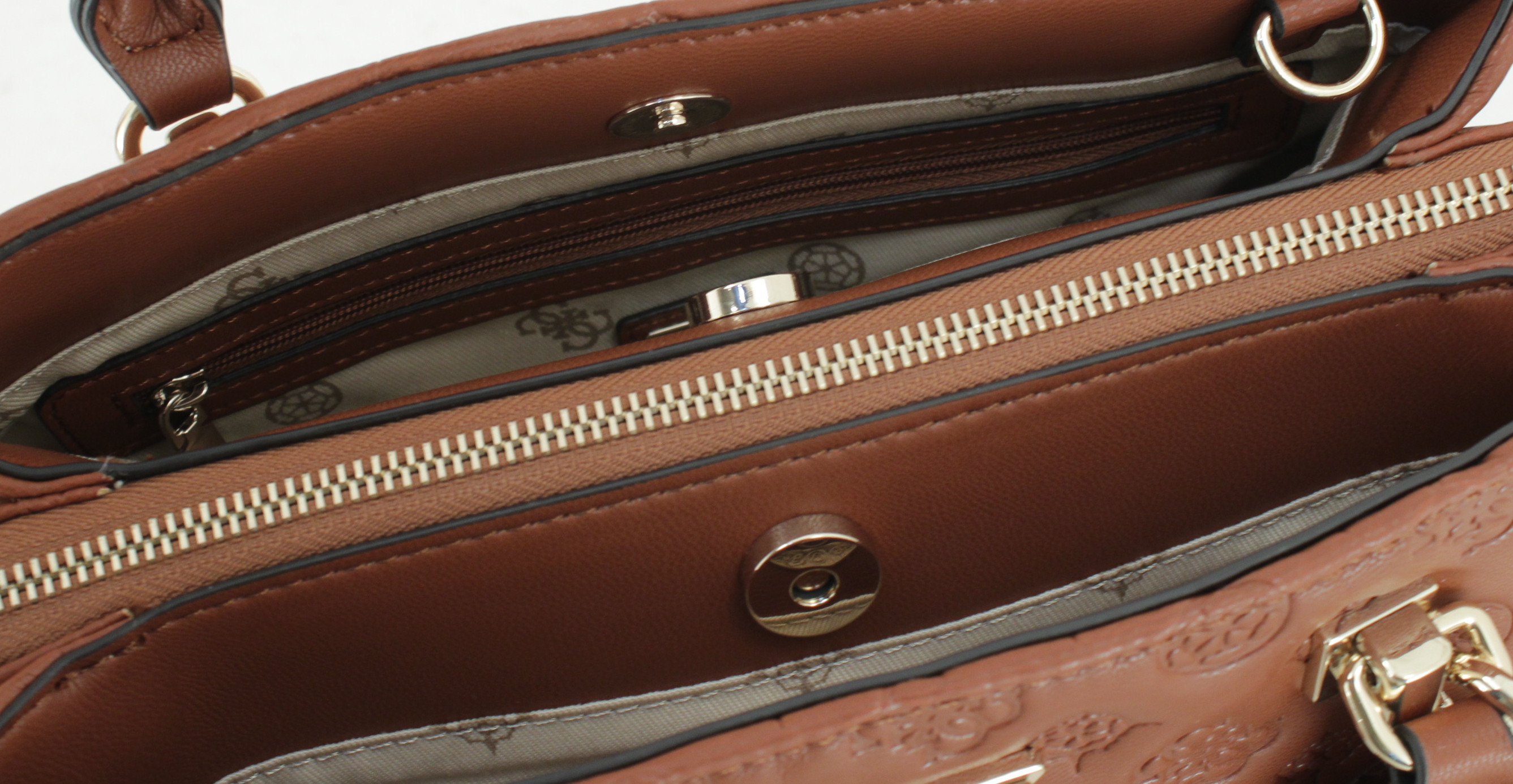 Handtasche braun Prägung Guess La Femme Girlfriend Satchel 