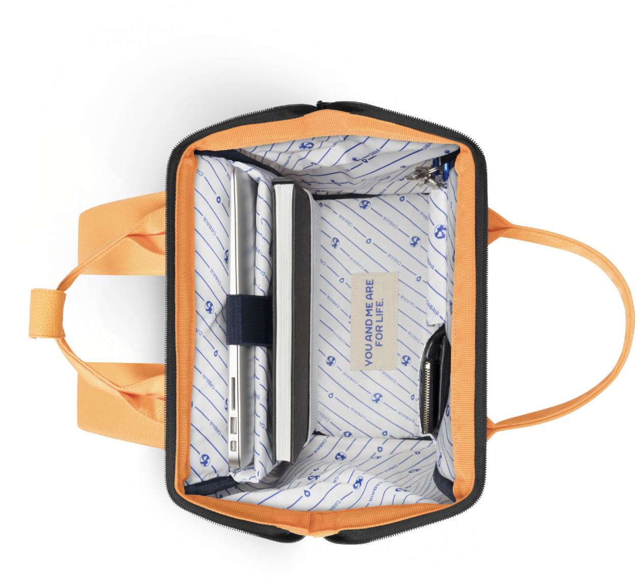 Cabaia fröhlicher Outdoorrucksack orange Omis nachhaltig Adventurer Medium