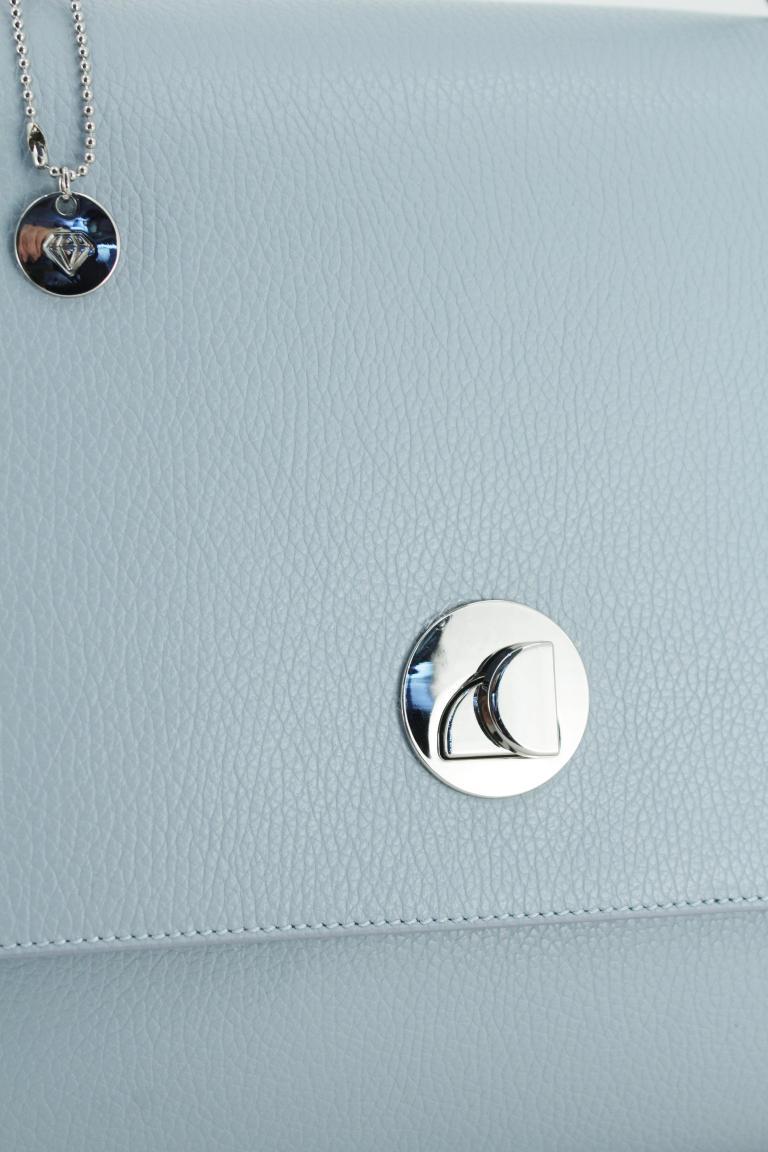 Caleidos Damen Ledertasche italienisch Hellblau Sky Blue Metallcharme