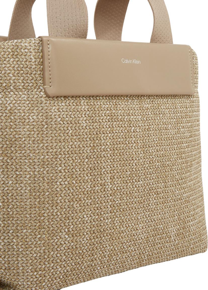 Calvin Klein Beuteltasche Kurzgriff Raffia Small Tote Natur Crockery