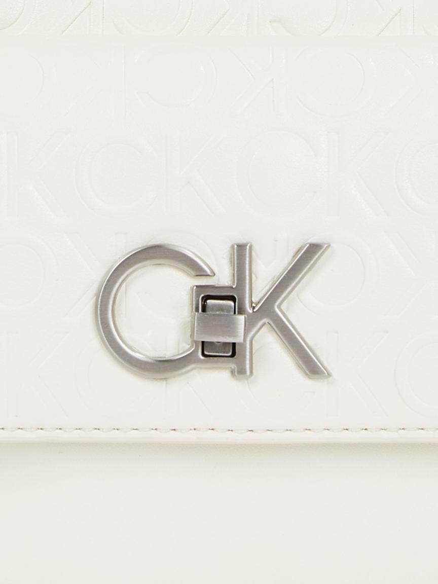 Calvin Klein Crossbodytasche Re-Lock Camera Bag Marshmallow hellbeige Prägung