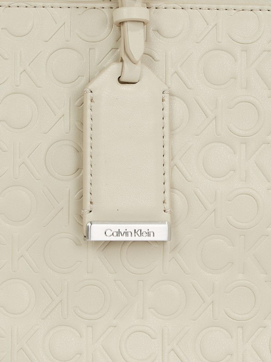 Calvin Klein Henkeltasche CK Must Shopper Monogrammprägung hellbeige