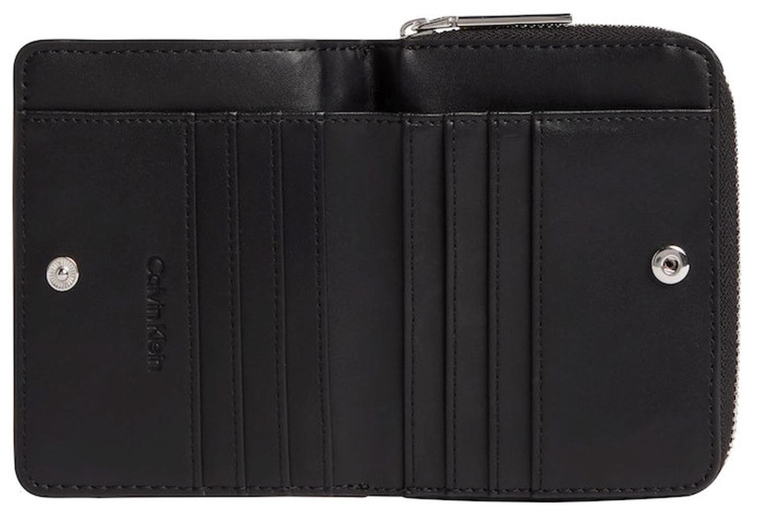 Calvin Klein Must Wallet Emboss kompaktes Damenportmonee Black Schutz