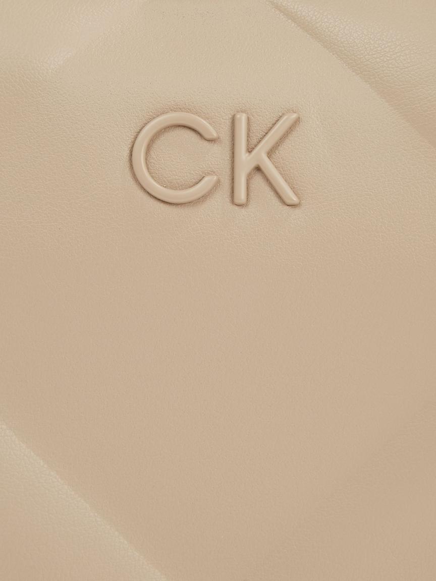 Calvin Klein Re-Lock Crossovertasche Re-Lock Prägung Silver Mink beige