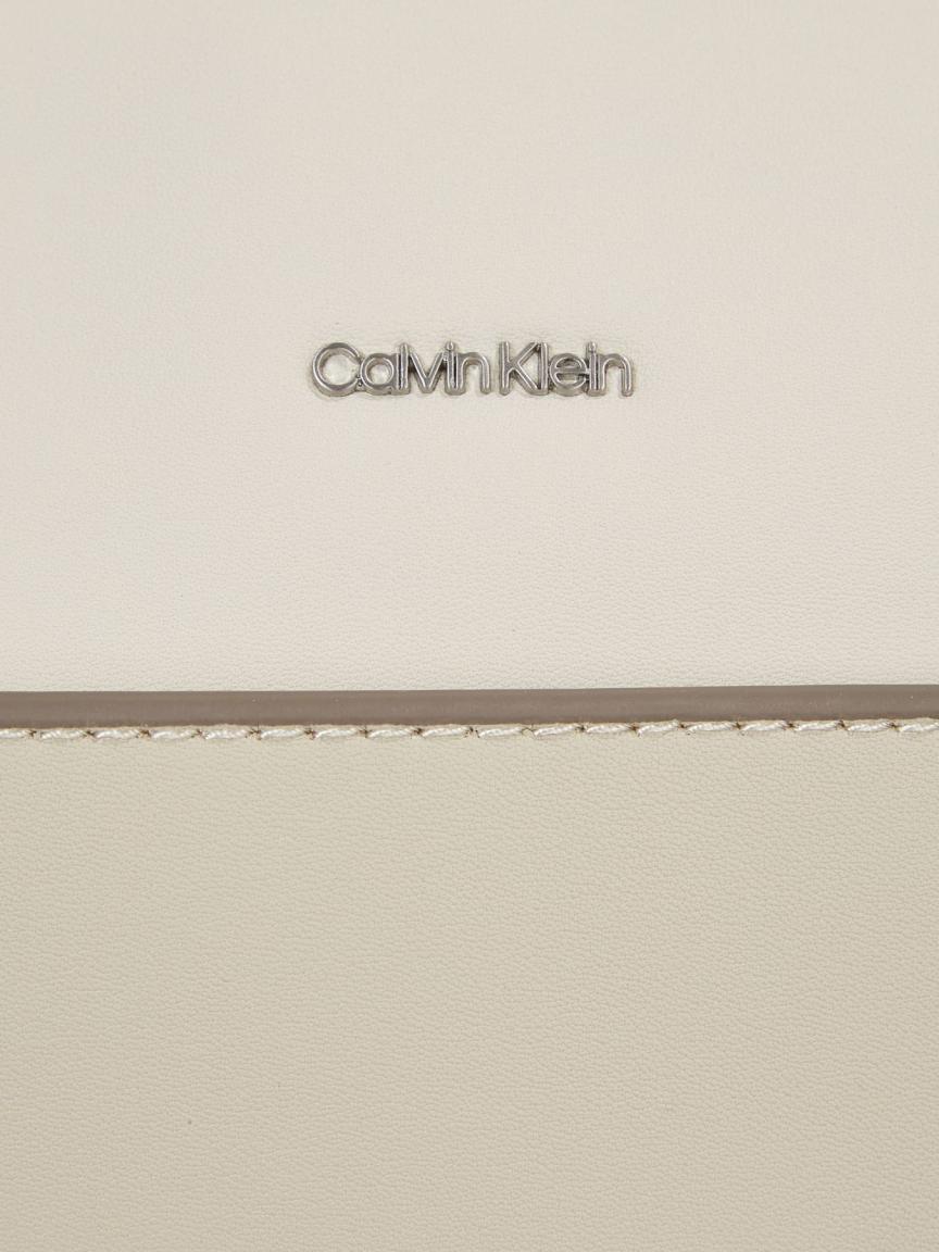 Calvin Klein Shoppertasche Color Block beige taupe Anhänger