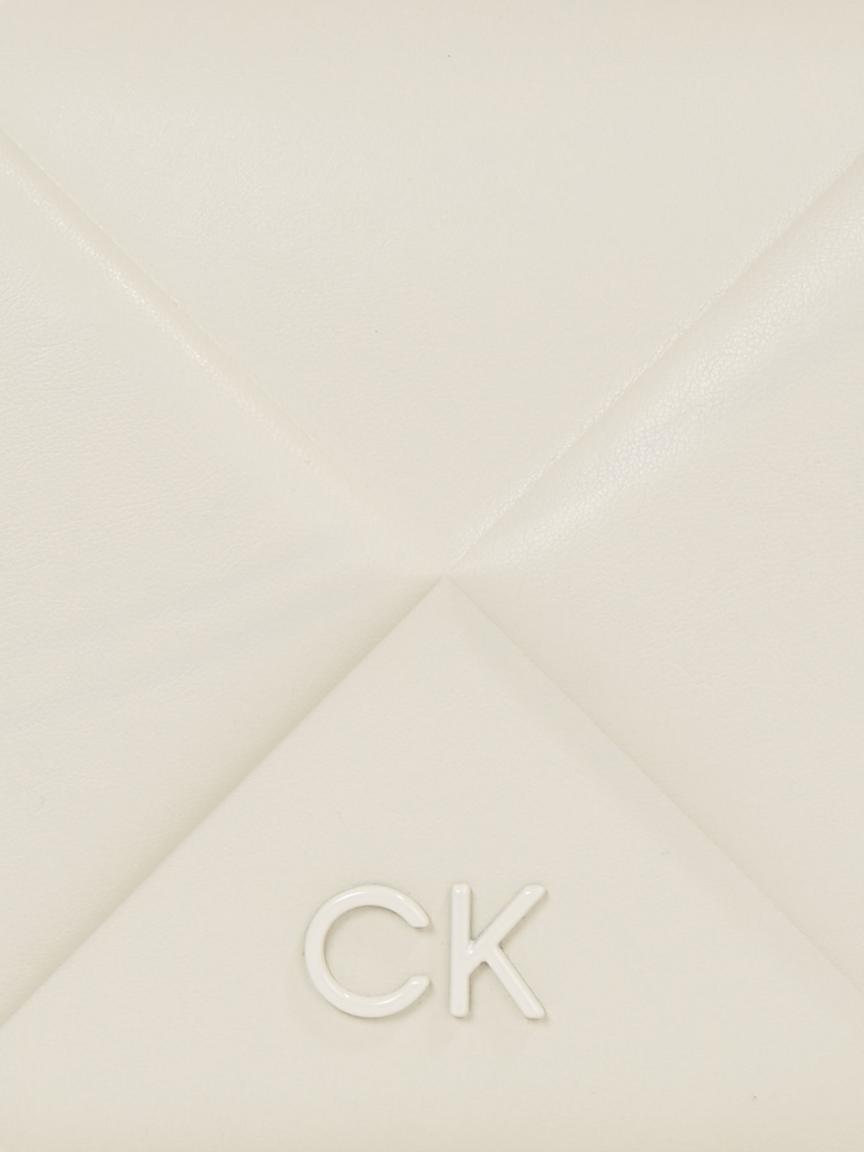 Calvin Klein Überschlagtasche Quilt hellbeige Rautenmuster