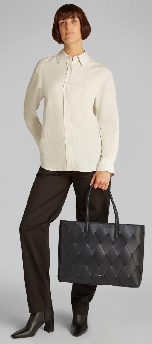 Damen Henkeltasche Woven Medium Black Calvin Klein Flechtdesign