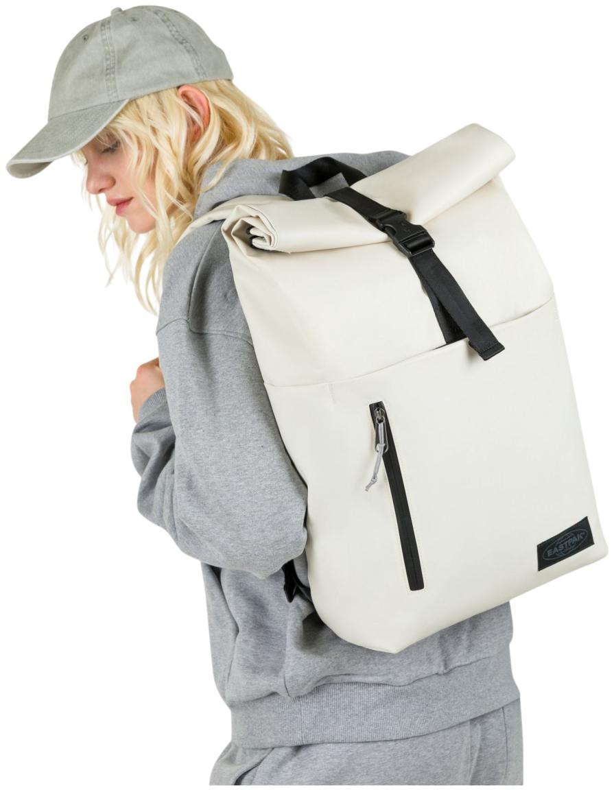 Eastpak Kurierrucksack  Up Roll beschichtet Tarp Cloth warmes Beige