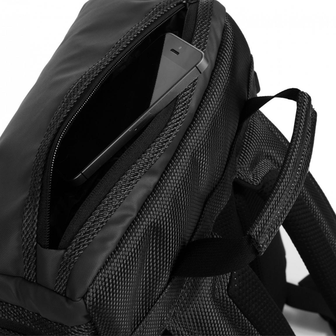 Eastpak schwarz Freizeitrucksack Tecum Top CNNCT Coat