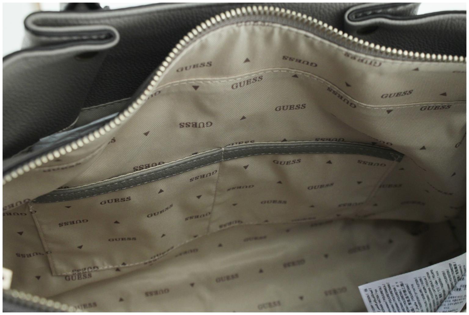 Guess Handtasche Yesba Dark Taupe Zierriemen grau Girlfriend Satchel