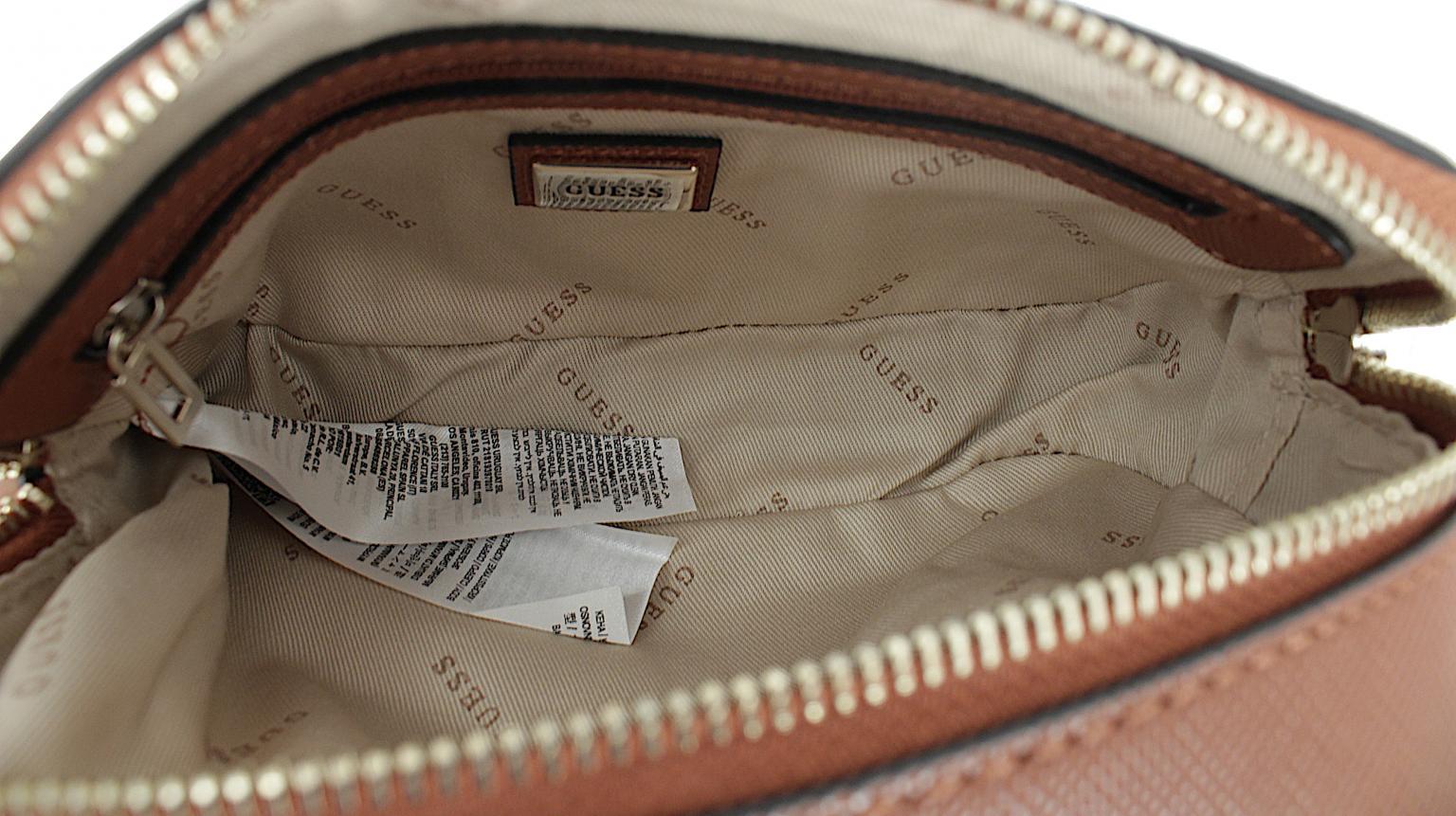 Guess Schultertasche Alloverprägung Noelle Cognac braun