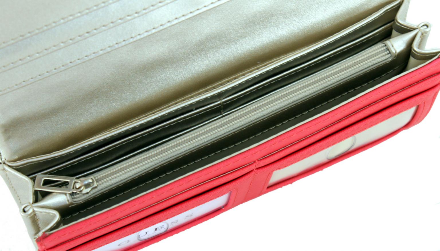 Guess Tara Brieftasche black schwarz Überschlag