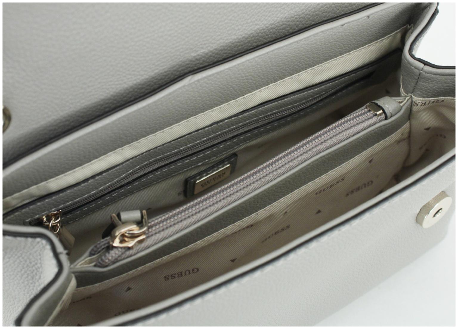 Guess Überschlagtasche Yesba Latte Logo beige braun Metallkette