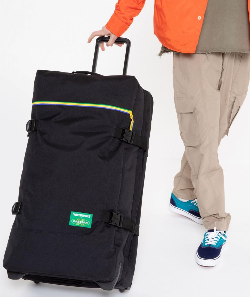 Havaianas Black Tranverz L Eastpak Taschentrolly schwarz mit einem bunten Streifen
