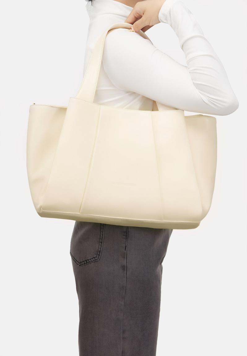 Henkeltasche schwarz Chenelle Silky Lammleder Les Visionnaires