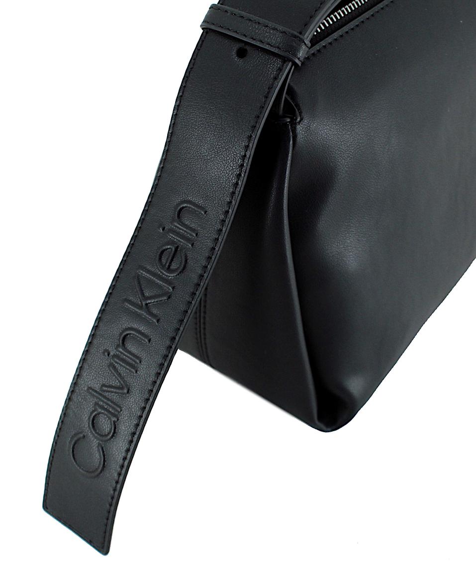 Hobotasche mit geprägtem Riemen Calvin Klein Gracie Shoulder Bag schwarz