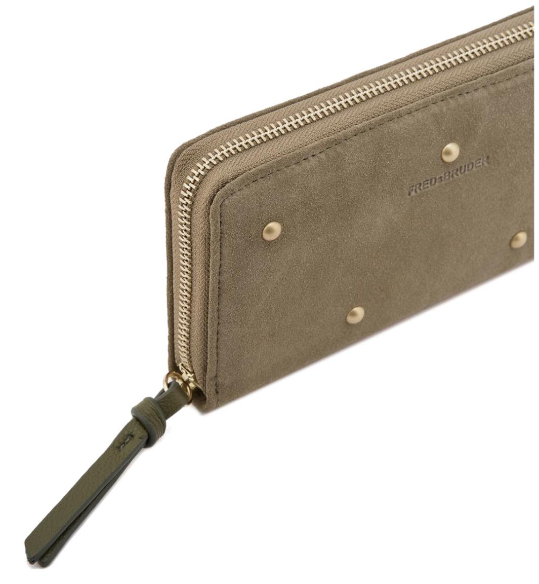 Longbörse The Beaded FREDsBruder Greyish Khaki Nieten Leder