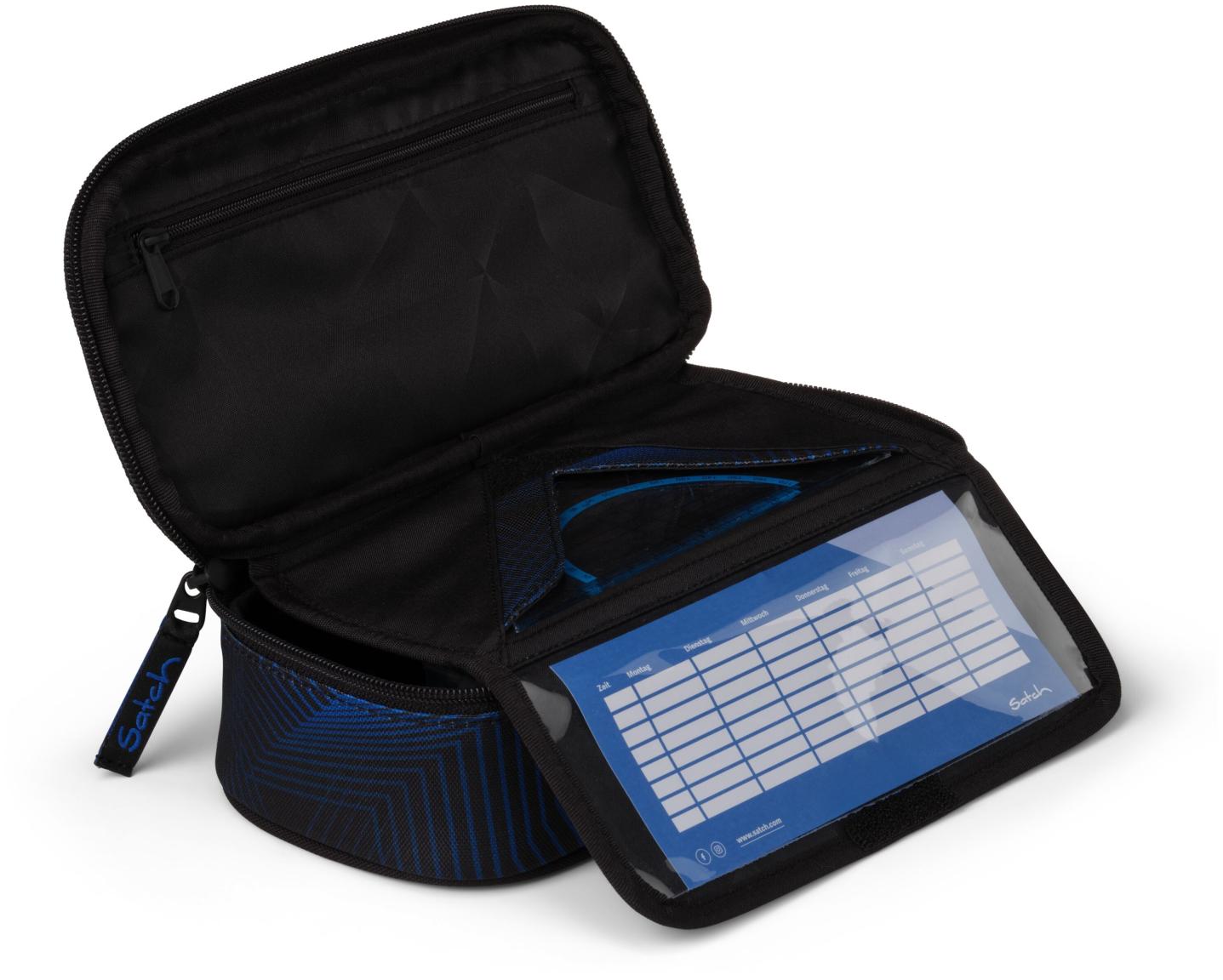 Satch Stiftepennal schwarz blau grafischer Print Seismic Blue 