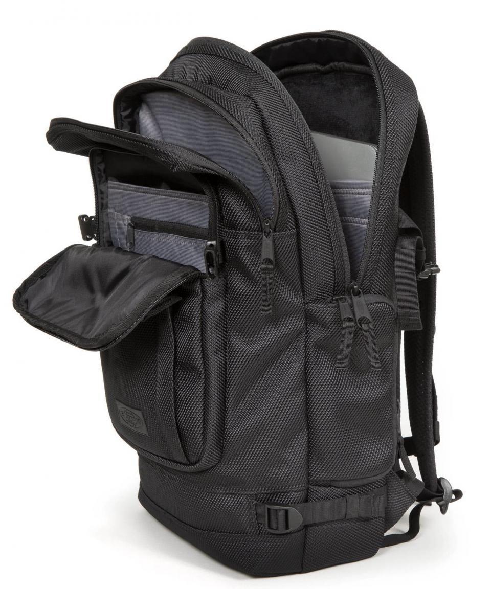 Schulrucksack schwarz Laptopfach Eastpak Tecum CNNCT Coat