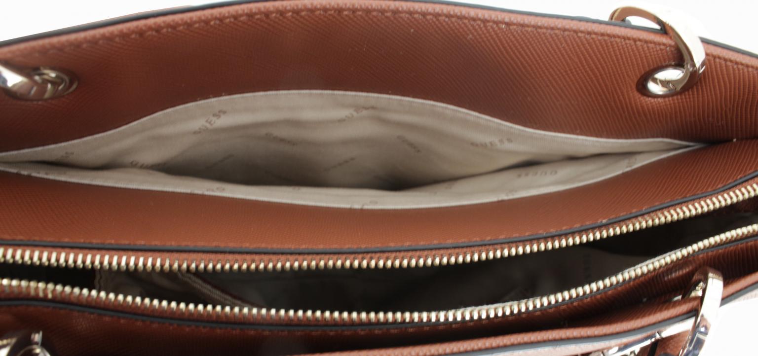 Schultertasche Guess Noelle Cognac Metallcharme