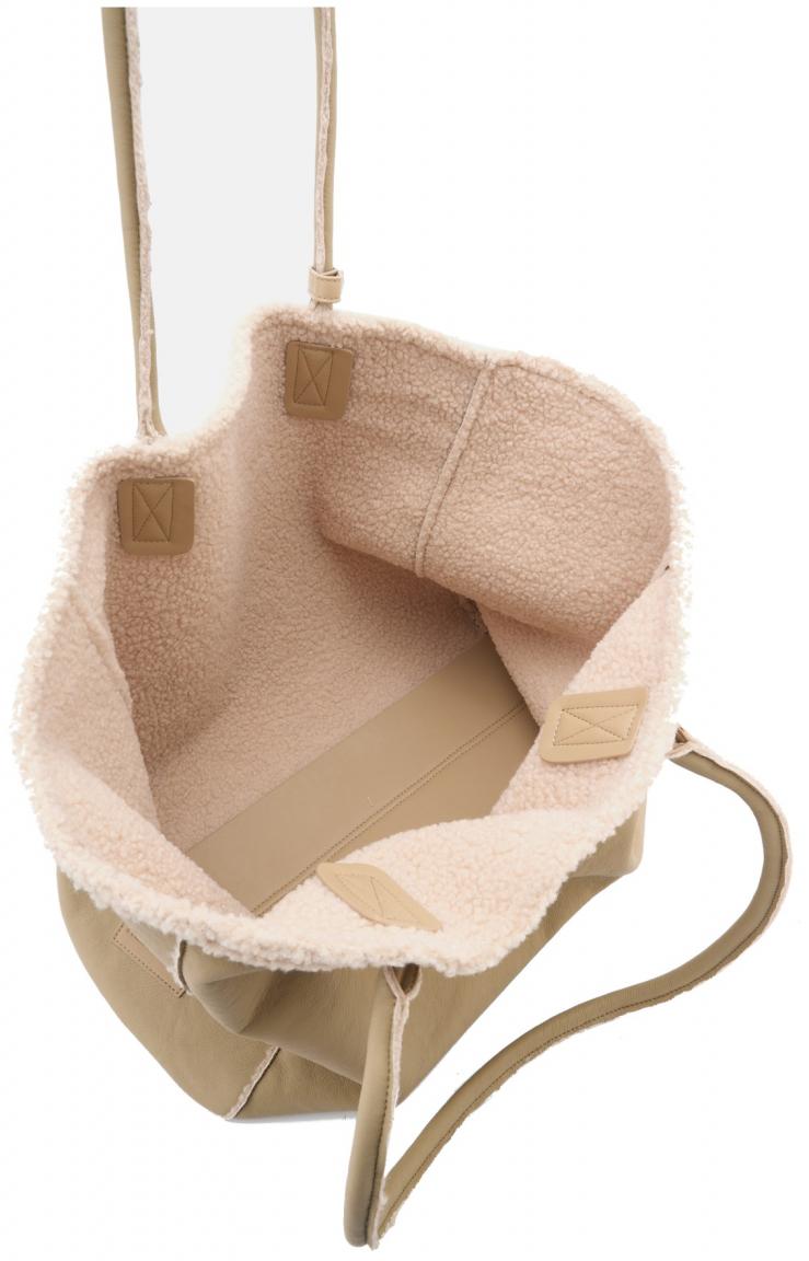 Shearlingoptik Henkeltasche Take All You Need Dark Cream FREDsBRUDER hellbeige