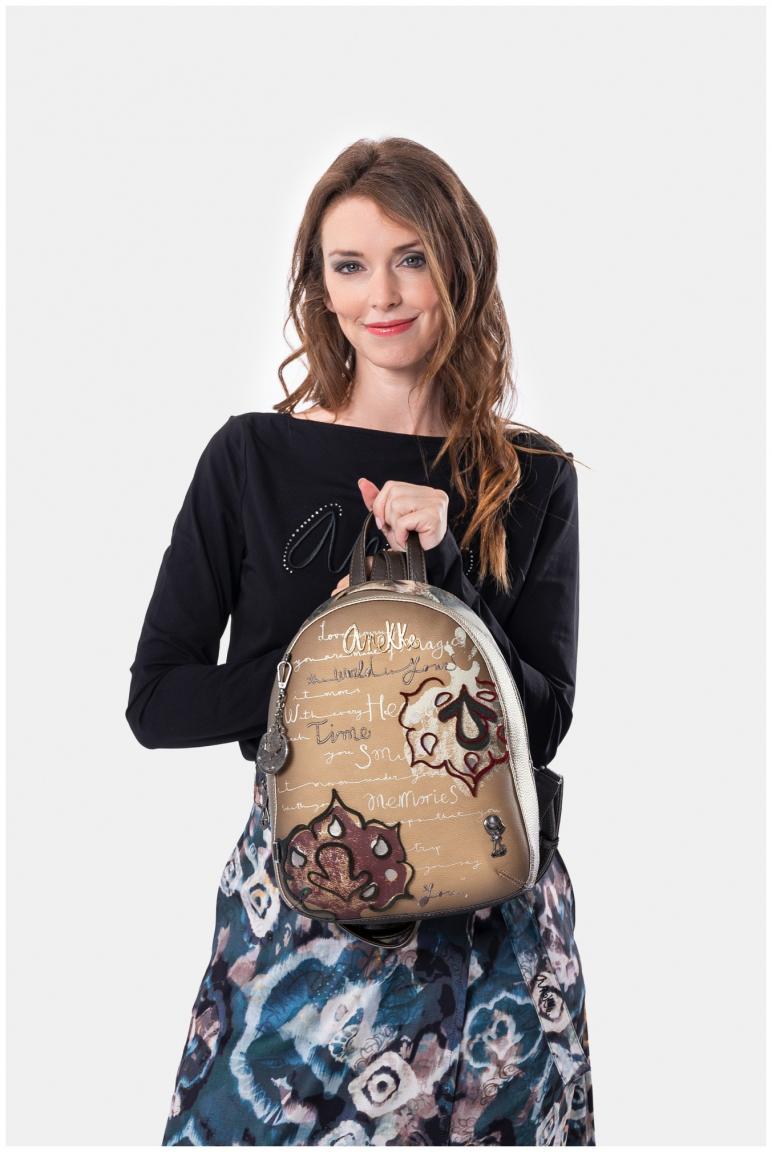 Statementrucksack beige taupte bestickt Anekke Real Manifesto