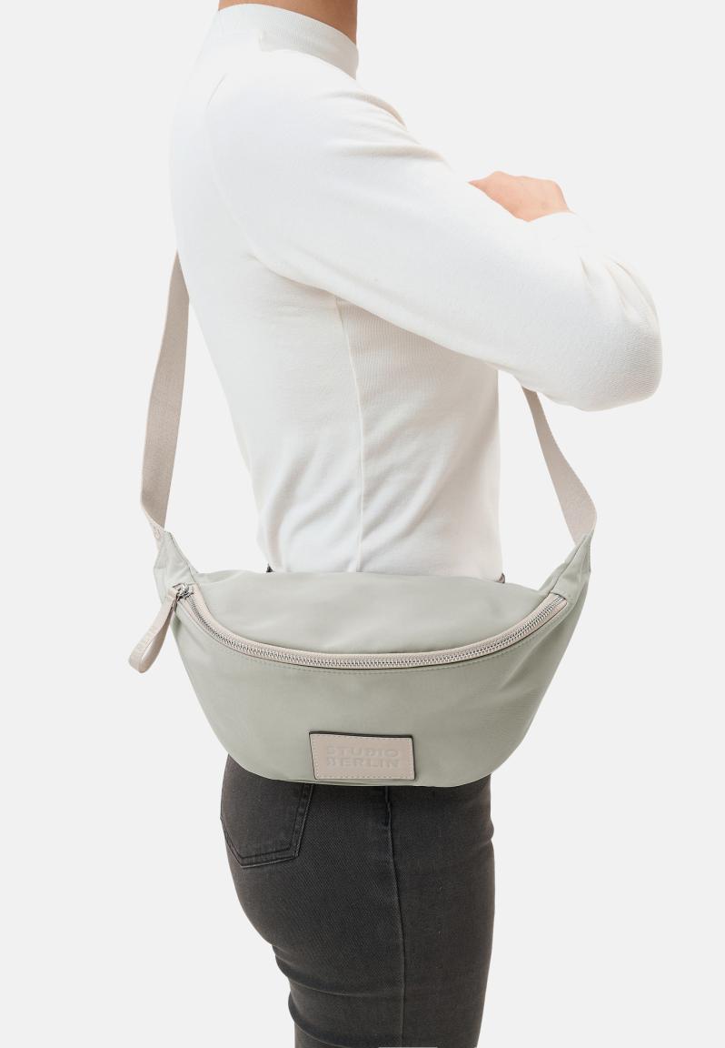 Studio Berlin Spandau Essential Nylon Gürteltasche Hellgrau