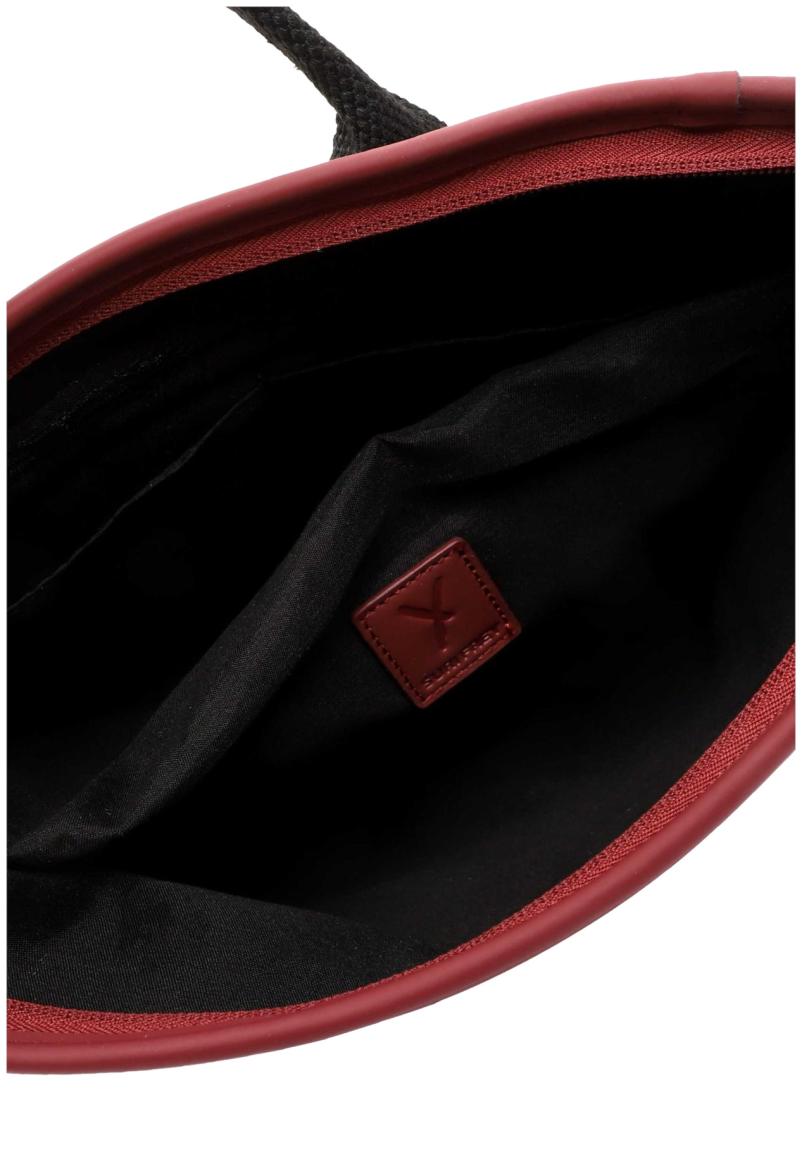 Suri Frey Sports urbaner Backpack asymmetische Muster Bordeaux