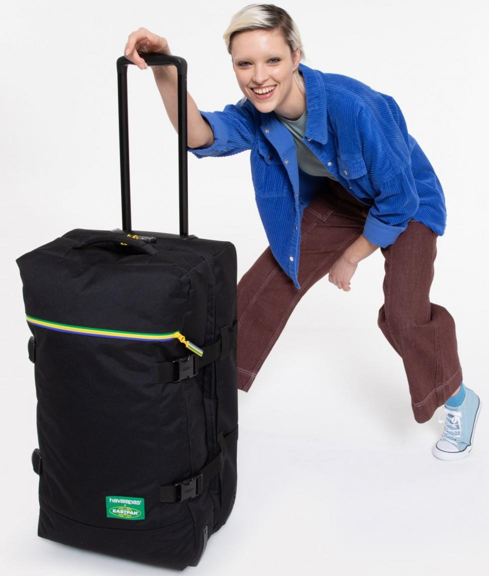 Taschentrolly Eastpak Havaianas Tranverz L schwarz mit einem bunten Streifen