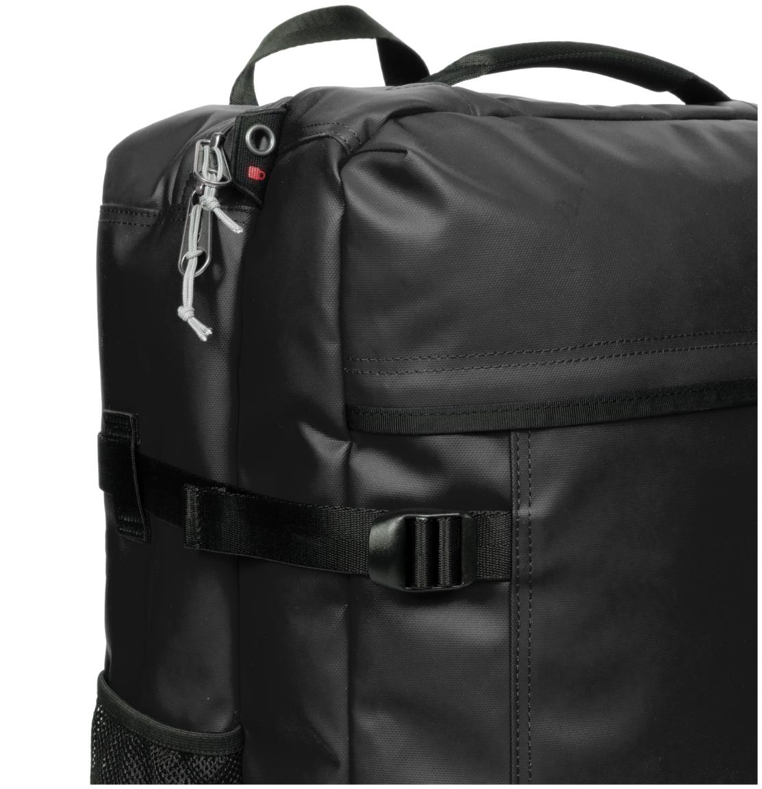 Travelpack Tarp Black Eastpak Reisetasche mit Rucksackfunktion Beschichtung