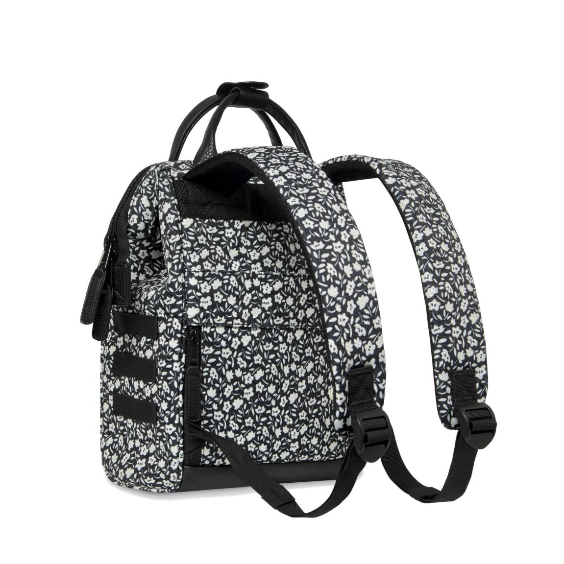 fröhlicher Tagesrucksack Adventurer Small Catane Black and White 