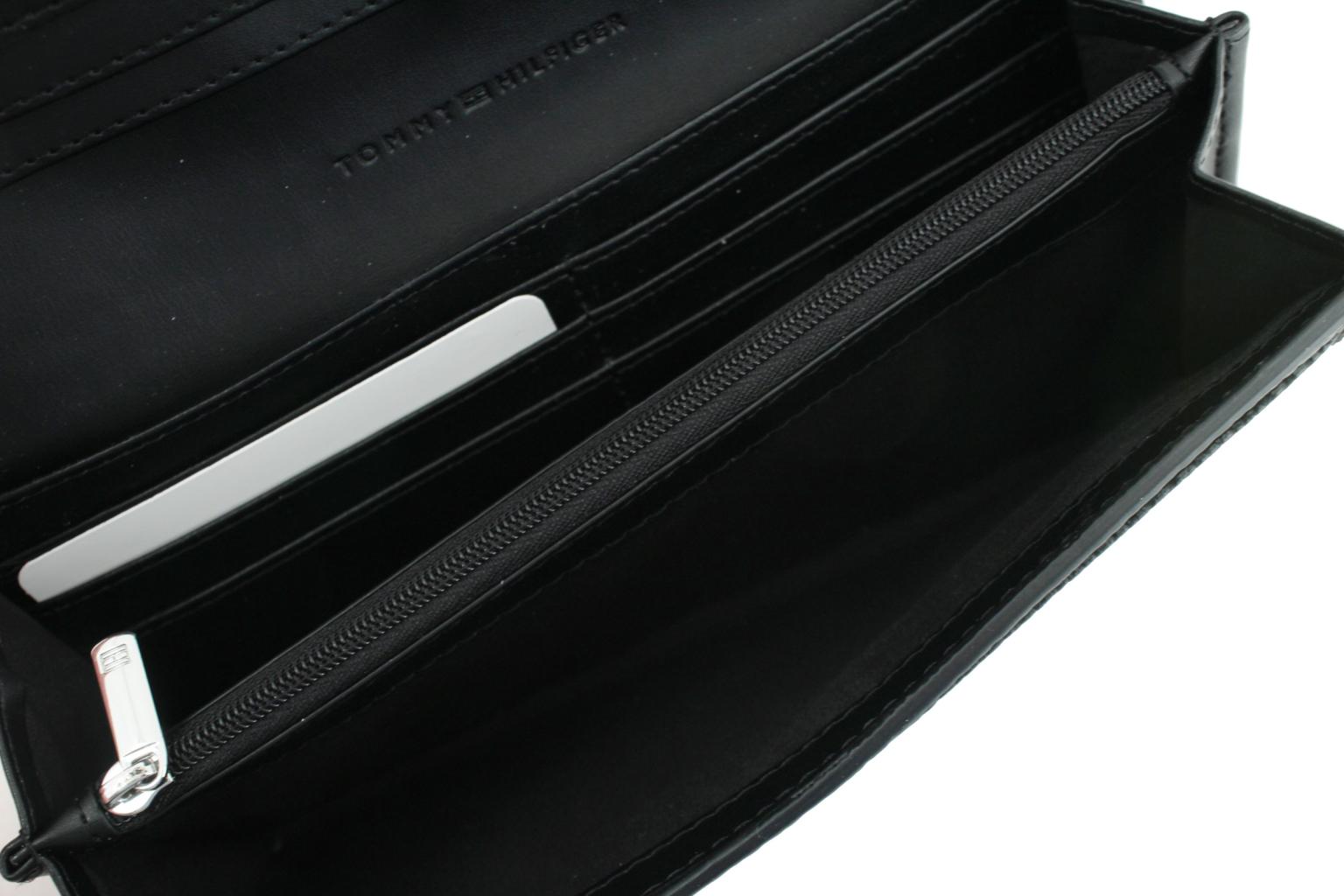 großes Portemonnaie schwarz Überschlag Tommy Hilfiger TH Emblem 