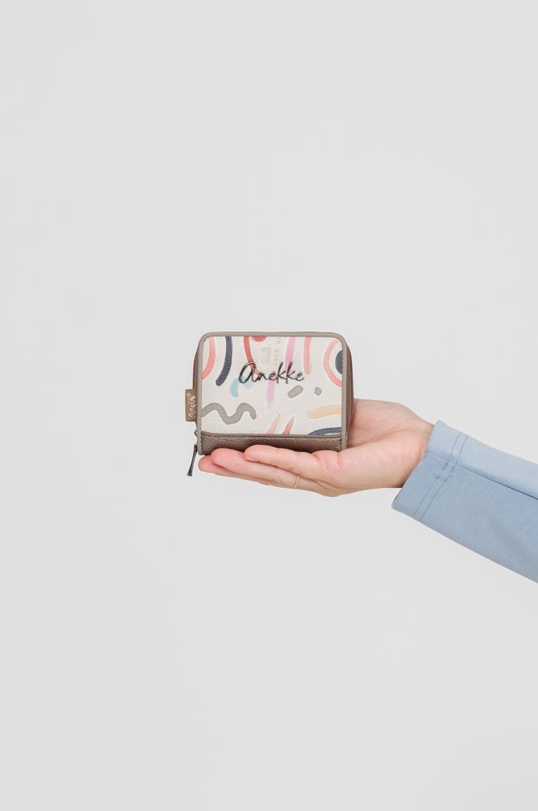 kleine Anekke Geldtasche farbenfroh Muse metallic Olympia stilisiert beige