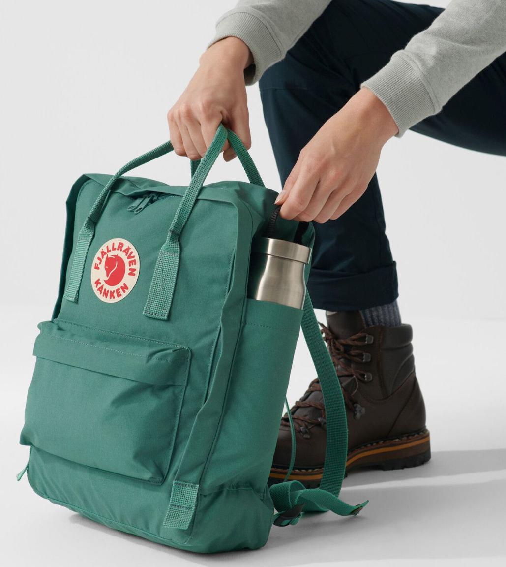 leuchtender Freizeitrucksack Fjällräven Kanken Korall