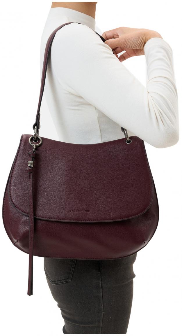 schwarze Schultertasche mit Überschlag recycelt FREDsBRUDER My Bestie