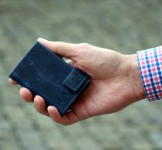 Geldtasche mit Kartenhülle aus Metal Secwal Hunter blau