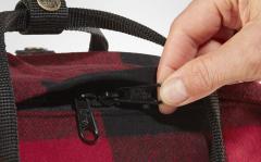 Jugendrucksack Fjällräven Re-Wool Red-Black rot schwarzes Karo recyclete Wolle