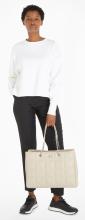 Damentasche im Steppdesign Calvin Cklein Re-Lock Quilt Tote Large Stoney Beige