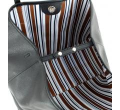 große Shoppertasche Guess Vikky Brown Logo mit auffälligem Print