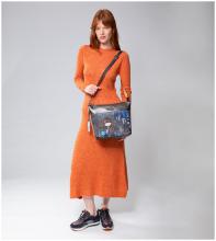 dunkelbunte Crossovertasche Japan Großstadt Anekke Contemporary blau