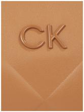 Calvin Klein Re-Lock Quilt Crossbody Pochette mit Kettenhenkel hellbraun