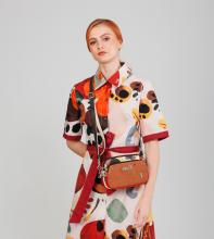 kompakte Crossbody Bag Anekke cognac Alma Alegria Print