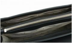 Umhängetasche mit Überschlag Guess Aldith Top Handle schwarz