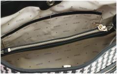 große Flechttasche schwarz beige Streifen Guess Mirema Black Multi