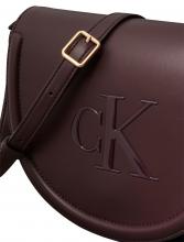 Calvin Klein Überschlagtasche Saddle Raised bordeaux CK