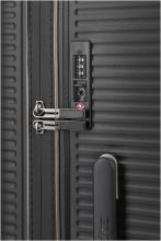 Reisetrolley 4w Trunk M 66cm erweiterbar Travelite Roomer Black schwarz