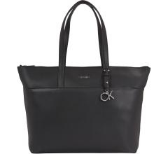 klassischer Shopper CK Must Calvin Klein schwarz Monogrammanhänger